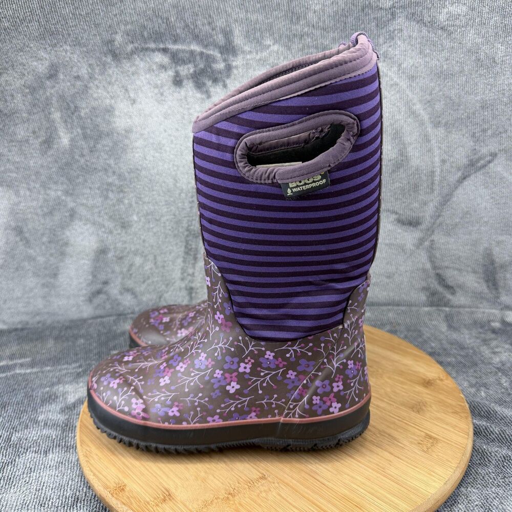 Bogs Boots Girls Size 2 Purple Floral Classic Waterproof Winter Snow 71560-540